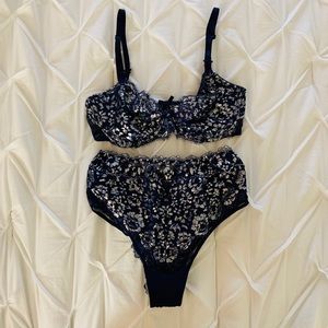 VS Lace Lingerie Set